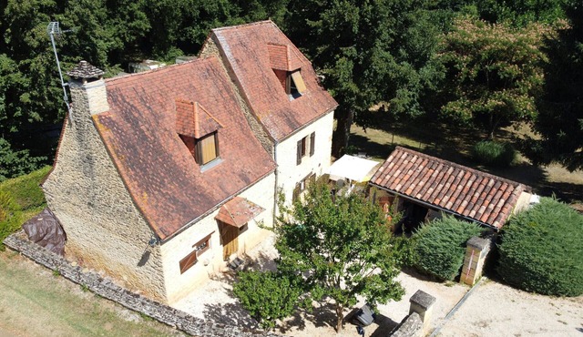 Country house for 6 with swimming pool and garden