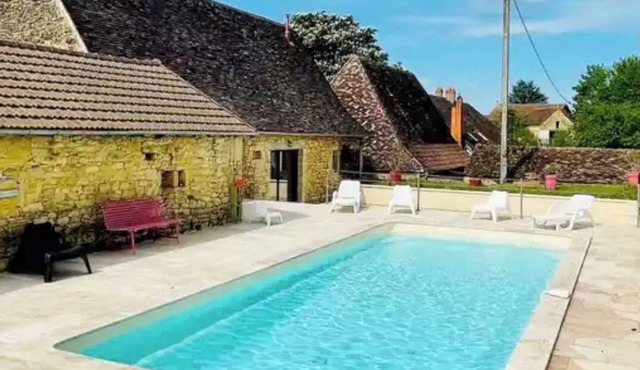 Country house with swimming pool