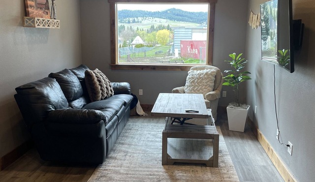 Country 2-Bedroom Cottage with a gorgeous view