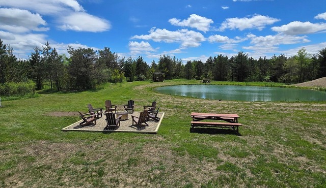 Country 3-bed house with WiFi and AC in welcoming Swain, near Letchworth Park!