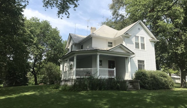 Country Acreage: Escape, Relax, Renew.