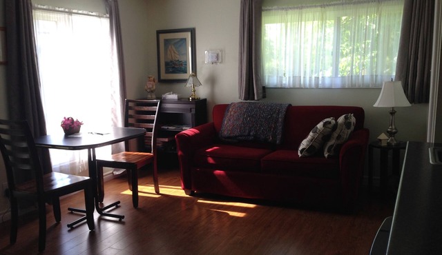 Country Atmosphere - City amenities, Minutes to downtown