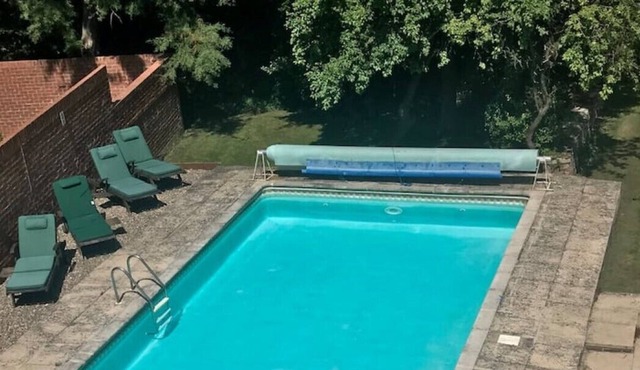 Country Barn with Heated Pool and Hot Tub