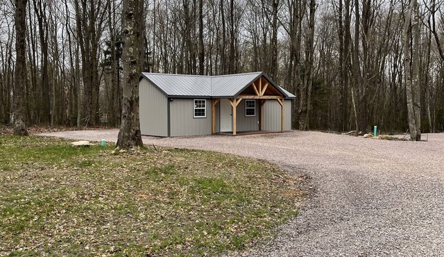 Country cabin 2. Minutes from Mountain Ridge ATV Park and Flight 93 Memorial.