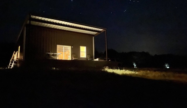 Country cabin, cycling and nature getaway with big views! AC, WiFi, patio.