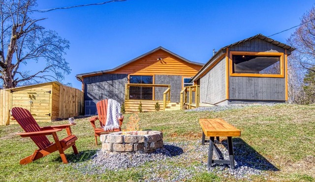 Country Cabin Fence Area for Dogs Hot Tub Games