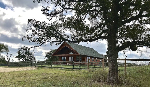 Country Cabin getaway on 100 acres!