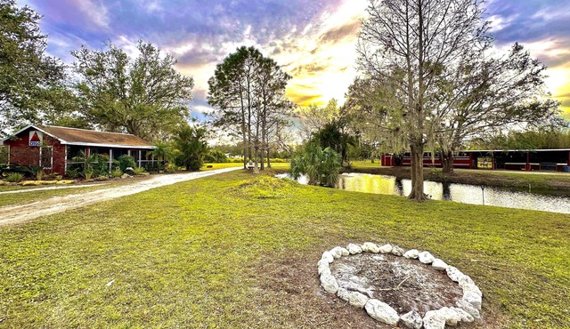 Country Cabin Retreat~Minutes to Siesta Key/Myakka State Park~Pet/Horse freindly