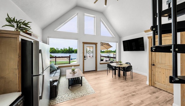 Country Cabin With King bed, Loft and Beach! #1