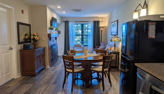 Country Charm 1 Bd Balcony Views