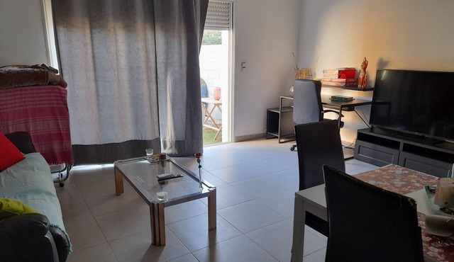 🌞 Country charm close to the Var beaches or watering holes. 😊