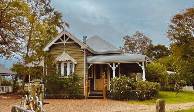 Country charm, exclusive farm retreat - 3 houses (21 pax) 7 minutes to Byron Bay