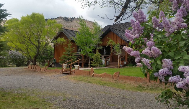 Country Charm Home Just Miles From Capitol Reef National Park & Boulder Mountain