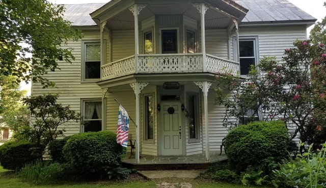 Country charm with fresh mountain air, lake amenities