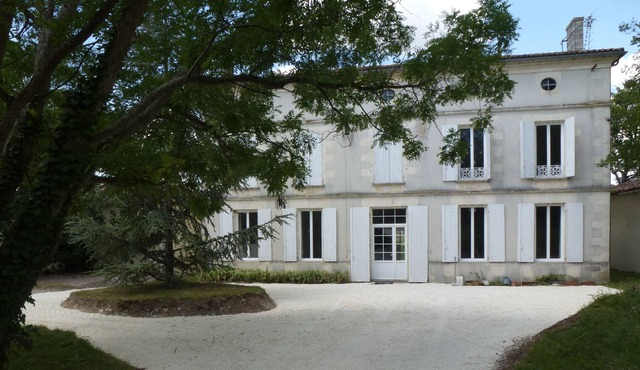 Country chateau amidst the sunflowers, private pool, sleeps up to 16