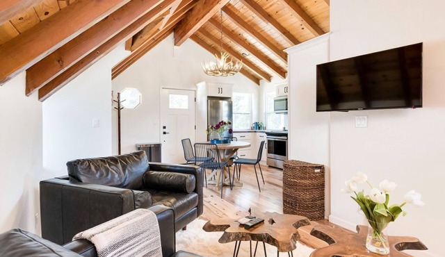 Country Chic Apartment on 5 Acres