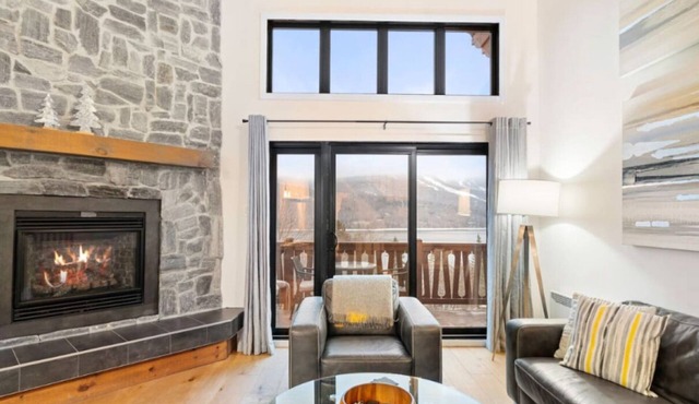 Country/Chic Condo with Views of Mont-Tremblant