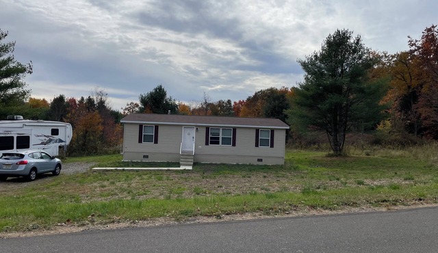 Country classic w/ a modern twist 3 bedroom, 2 bathroom home