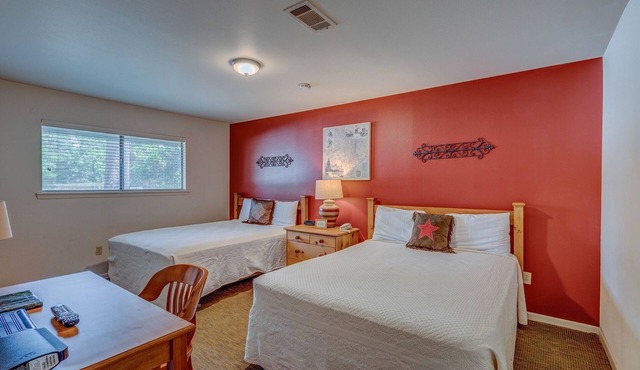 Country Club Access /with discount Golf when you stay.