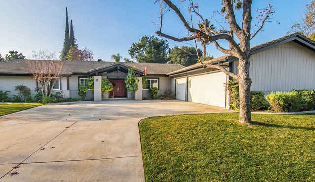 Country Club-Adjacent Home w/Pool, Jacuzzi & More