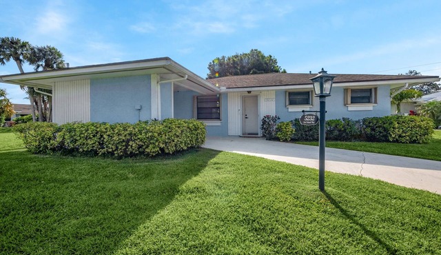 Country Club Haven: 3-Mth Villa in Waterfront Community, Pet-Friendly