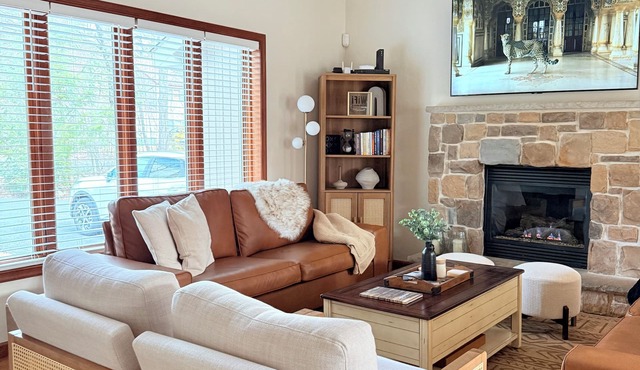 Country Club Life | Resort Amenities | Pool+Lake