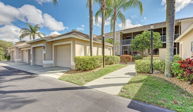 Country Club Living close to Siesta Key Beach
