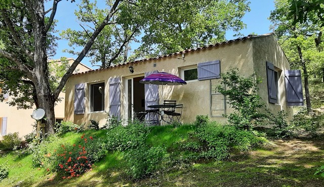 Country cottage, calm and relaxation in the sun.