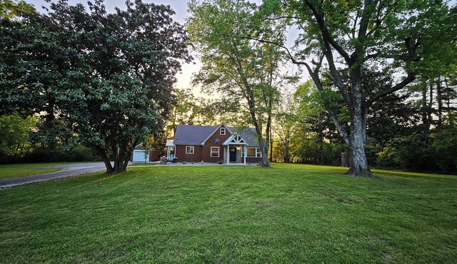 COUNTRY COMFORT, CITY CONVENIENCE, CREATIVE INSPIRATION