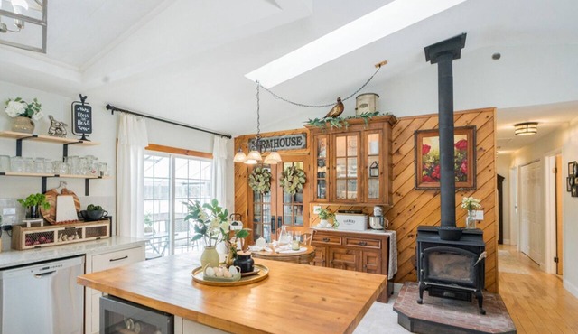 Country Cottage – Peaceful Pet-Friendly Retreat [5 Miles from Saratoga Springs]