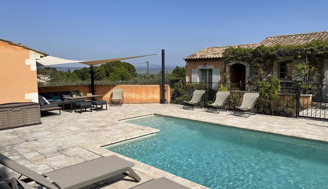 Country cottage with swimming pool, for 8 people, fully equipped