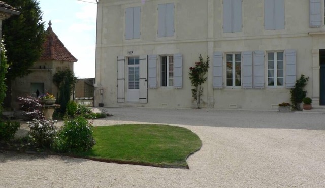 COUNTRY COTTAGE with SWIMMING POOL