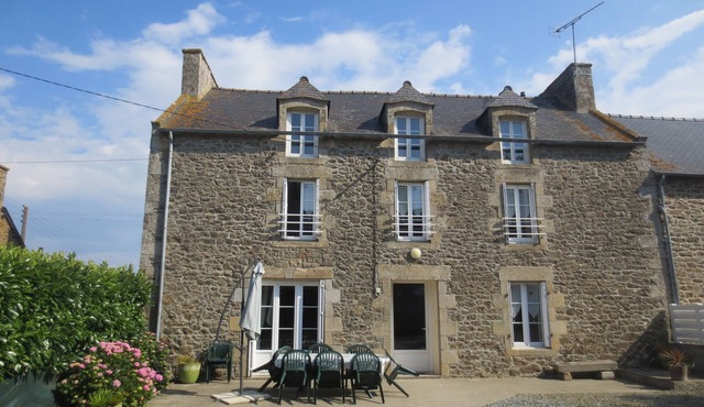 COUNTRY COTTAGE - 15 min. BEACHES - Near ST MALO/DINAN - 2/9 travelers
