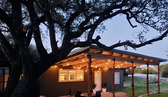 Country cottage, 2 BR, 1/2 mi from Fossil Rim, 180° view of countryside