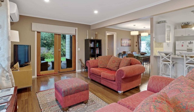 Country Cottage by The Bay