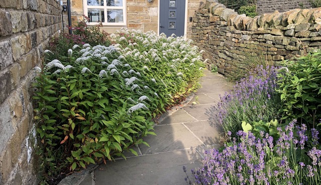 Country cottage close to both Holmfirth & Peak District with stunning views.