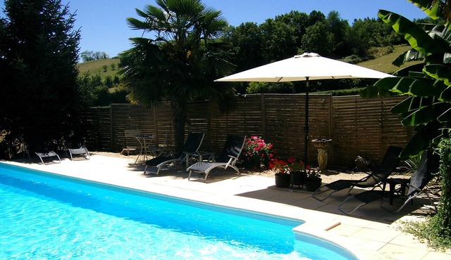 Country Cottage + Fabulous Views. PRIVATE Exclusive Pool. WIFI. Pets Welcome!