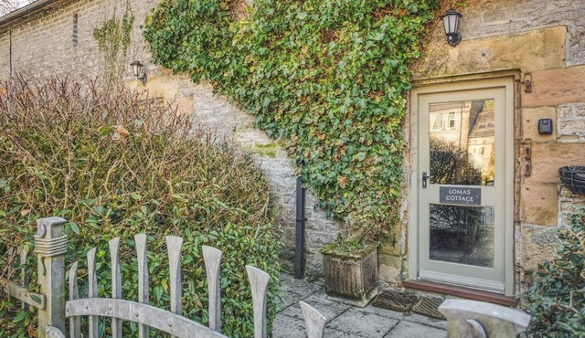Country cottage for four people set in 12 acres of Peak District National Park