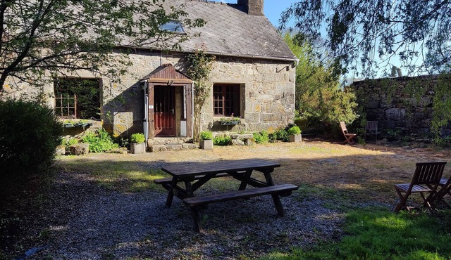 Country Cottage With Heated Pool