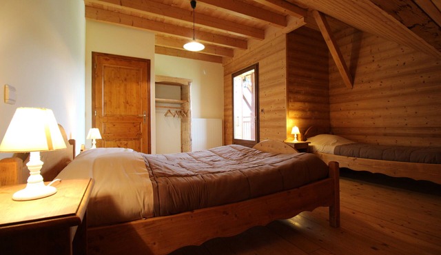 COUNTRY COTTAGE /DAMO /13 PEOPLE