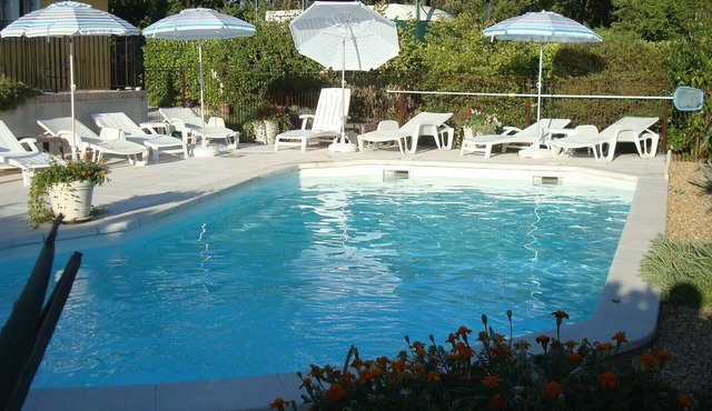 Country cottage fully furnished, in private property, quiet.