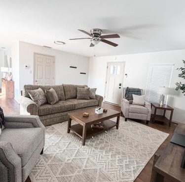 Country Cottage - Fully Remodeled