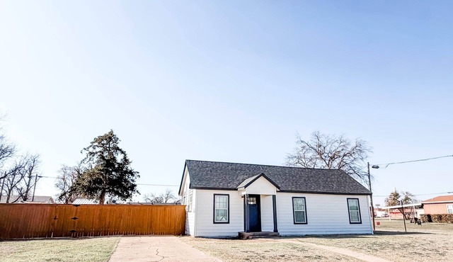 Country Cottage - Fully Remodeled