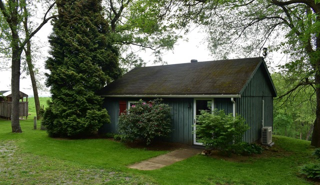Country Cottage get away w/fire pit & breath-taking scenery