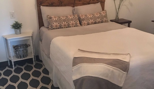 Country cottage. Have a nice quiet getaway with family.