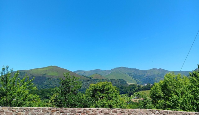 Country cottage ideal for families Tomperetchenea 4, 6 or 8 persons