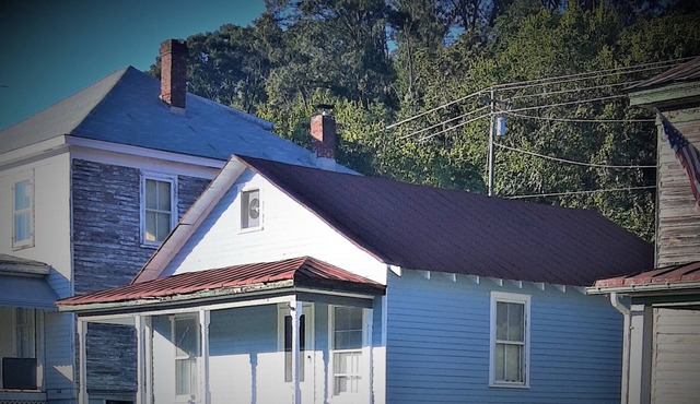 Country Cottage in an Old Train town down by the river