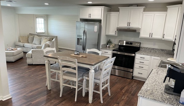 Country Cottage in Roberts Cove