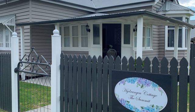 Country cottage in the heart of the Granite Belt