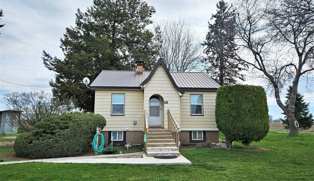 Country Cottage just minutes from downtown Weiser. Pet friendly!